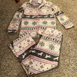 Girls pajamas size 6x and slippers size 11/12